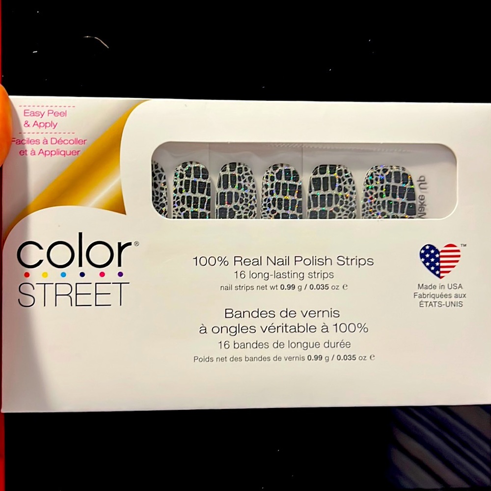 Colorstreet HISS AND MAKE UP Nail Polish Strips